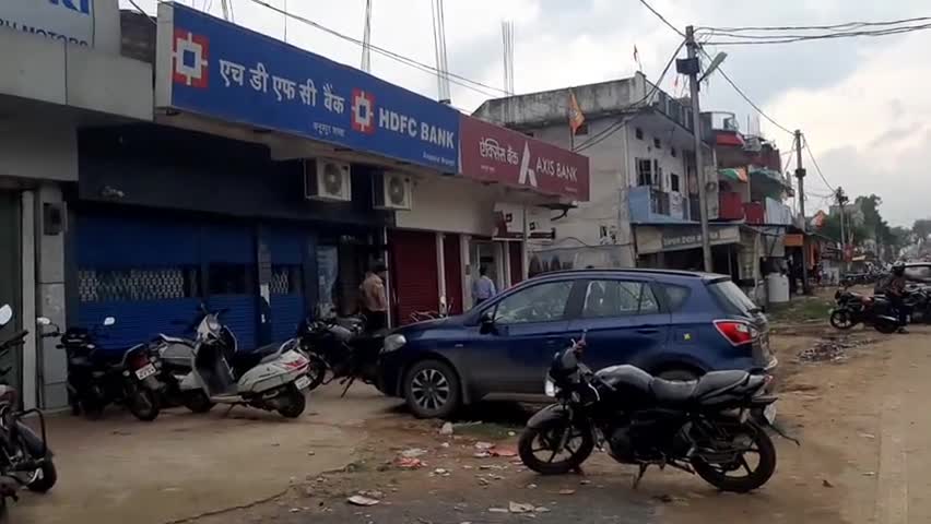 अनूपपुर: अनूपपुर में बैंकों के सामने पार्किंग व्यवस्था न होने से आमजन को वाहन निकालने में होती है परेशानी #बैंक #पार्किंग