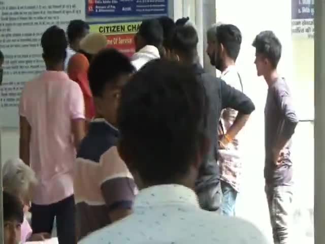 पानीपत: जिला प्रशासन की नाक के नीचे हो रही है नियमों की अनदेखी, बड़े-बड़े दावों की पोल खोल रही है ये तस्वीरें #कोरोना_महामारी