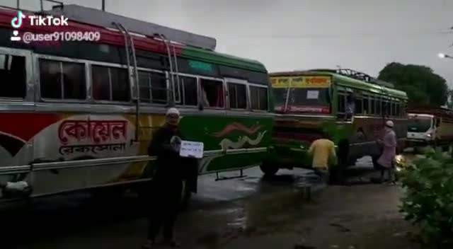 #प्रवासी मजदूरों को भोजन पानी की व्यवस्था करते हुए । मनवाता से बढ़ कर कोई कार्य नहीं