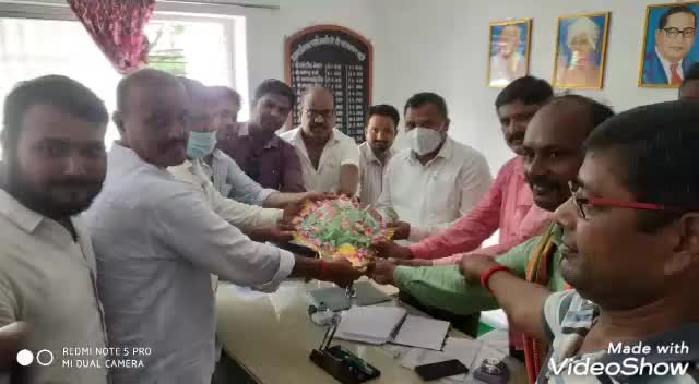 हरिहरगंज: राकांपा ने नव पदस्थापित बीडीओ को गुलदस्ता देकर किया सम्मानित #राकांपा