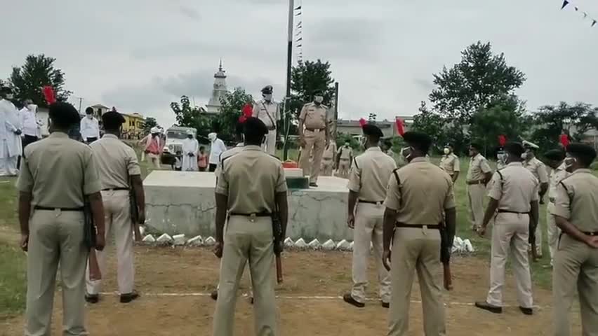 मयूरहंड: मयूरहंड थाना परिसर में थाना प्रभारी ने किया झंडोत्तोलन, झंडे को दी सलामी #झंडोतोलन #स्वतंत्रता_दिवस