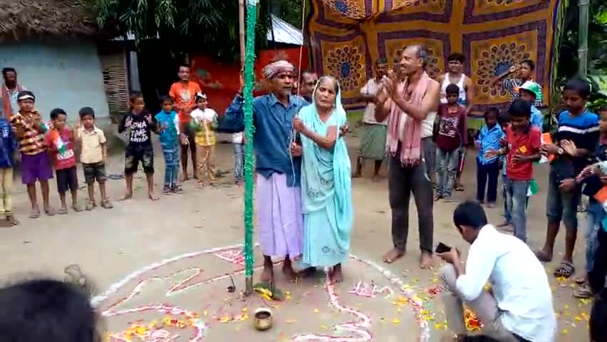 लौकही: #लौकही प्रखंड के महथौर गोट में आज 99साल के दादी माँ द्वारा स्वतंत्रता दिवस पर झंडा फहराया गया।🙏🙏👏
