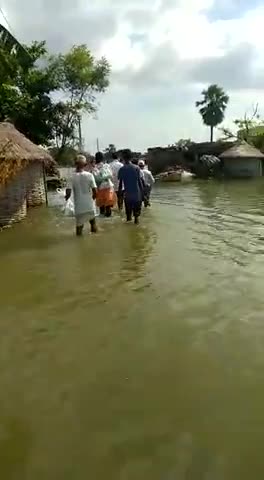 तरैया: bhatgain gao me badh piriton me sahayeta pahuchate huwe #taraiya Parkhand