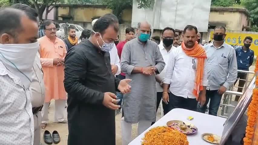 मयूरहंड: वीर शहीद शक्ति सिंह के चौथे शहादत दिवस पर पिता सहित लोगों ने पुष्प अर्पित कर दी श्रद्धांजली #शहादत_दिवस