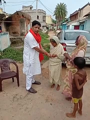 #नाला विधानसभा क्षेत्र के अम्बा पंचायत के सोटकी गांव की श्रीमती रेनूवाला दाशी को ५०० रुपए देकर आर्थिक मदद किया गया।