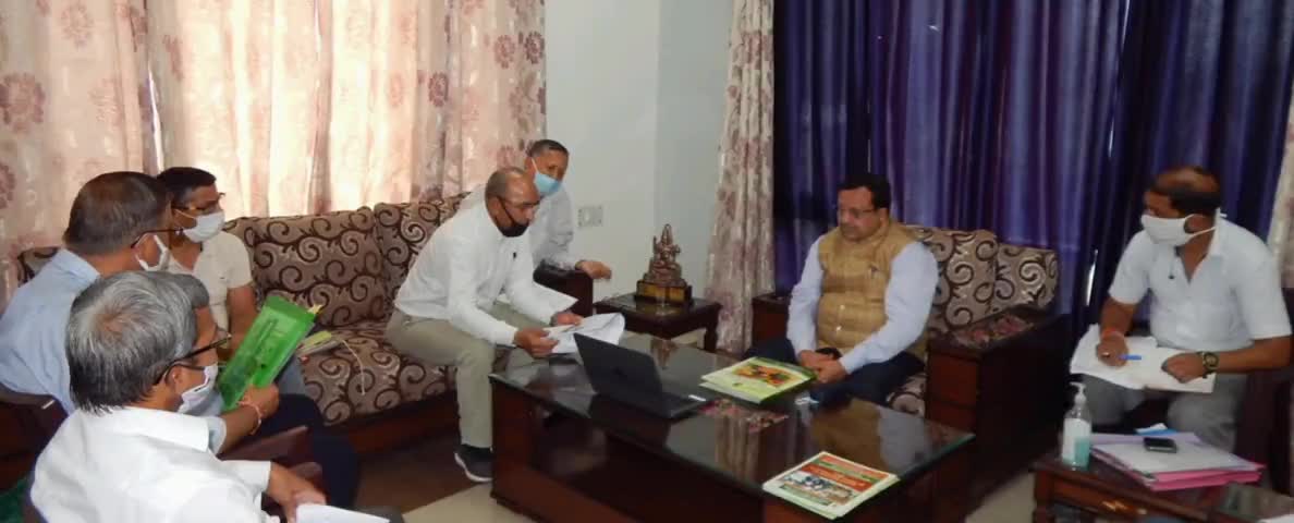 ऊना: कृषि मंत्री वीरेंद्र कंवर ने थाना कलां में जायका के अधिकारियों के साथ बैठक कर परियोजना की समीक्षा की #कृषि_मंत्री