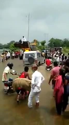 बांका: #महुआ से #मुज़फ़्फ़रपुर को जोड़ने वाली मुख्य मार्ग रोड का लगभग 1 महीने से बहुत ही बुरी हाल है। #newsbanka