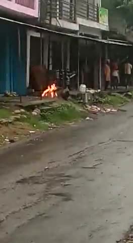डेरा गोपीपुर: (बीहण )----- गैस  सिलेंडर में लगी भीषण आग﻿@#himachal #kangralive #kangranews