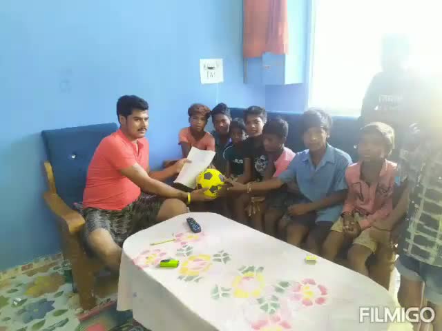 राजपुर: ग्राम पंचायत भदार के उपसरपंच ने पढ़ाई के साथ बच्चों को खेलने हेतु दी गई खेल सामग्री #शिक्षा #उपसरपंच