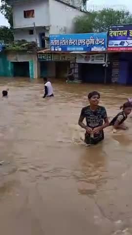 मुंगेली: मुंगेली में पूरा पानी घरो में घुस गया है अपना अपना ﻿﻿#MD लाइव मुंगेली जिला﻿@