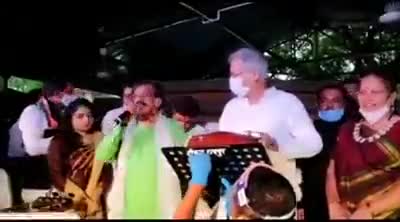 रायपुर: #Raipur_CM_हाउस - जब प्रदेश के #मुखिया ही नियम सोशल डिस्टेंस का धज्जियां उड़ा रहे हैं तो आम आदमी का क्या होगा..JCCJ