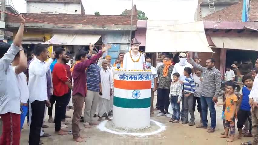 शहीद भगत सिंह चौक जेवर पर स्वतंत्रता दिवस के पावन पर्व पर ध्वजारोहण किया गया 
#जयहिन्द