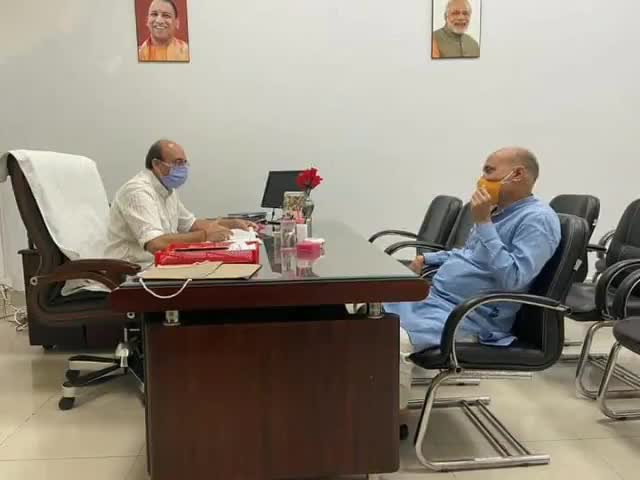 कसिया: कसया विधायक ने यूपी सरकार के स्वास्थ्य मंत्री के आगे रखी क्षेत्र की समस्याएं #विधायक #स्वास्थ्य_मंत्री