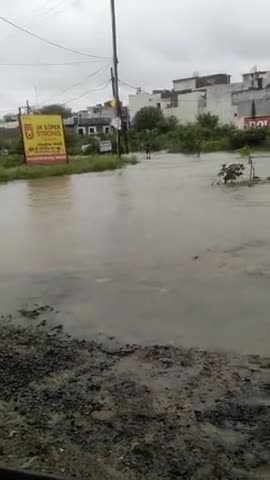 इंदौर: indore panchawati near colony heavy rain 
phonix town ship kelod hala #indore #raina