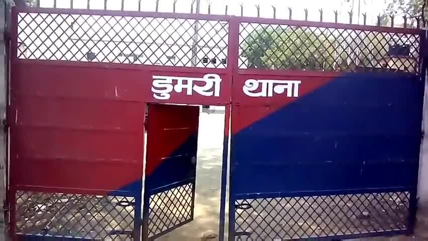 डुमरी: डुमरी पुलिस ने मधगोपाली के जंगलों से अवैध कोयला लदे 2 ट्रकों को पकड़ा #coalmine