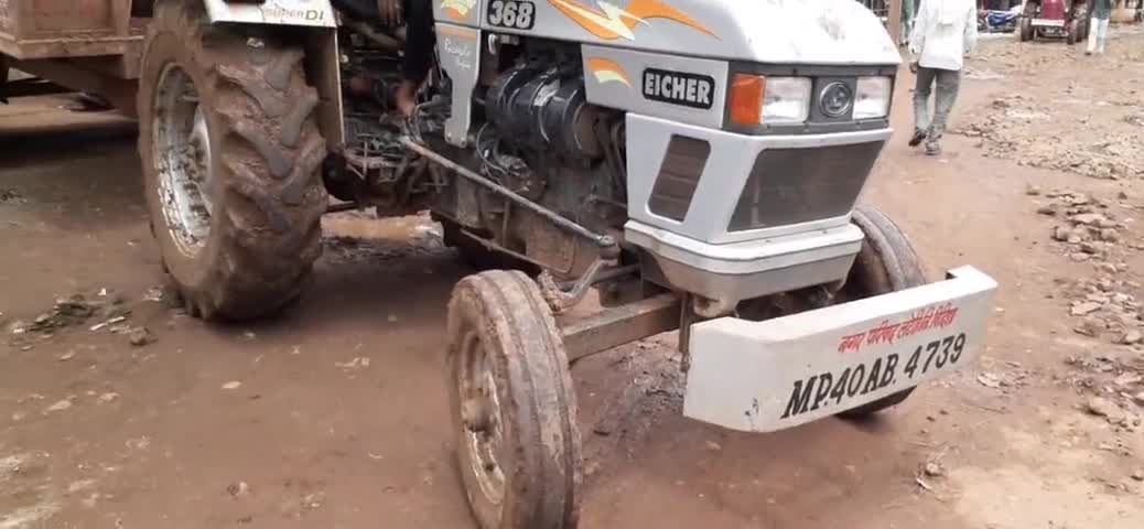 लटेरी: लटेरी में मृतक के शव को पुलिस ने नगर पंचायत की कचरा गाड़ी से पहुंचाया अस्पताल #पुलिस #नगर_पंचायत