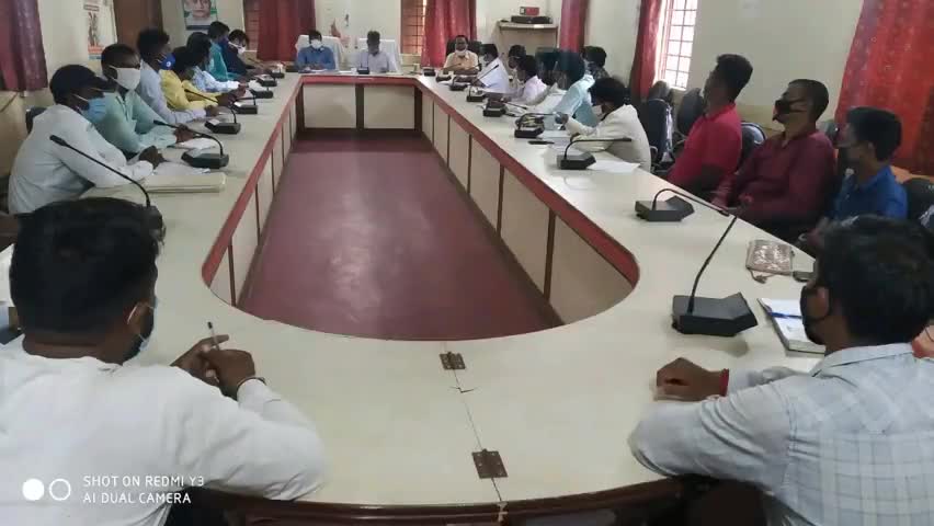 नावाडीह: नावाडीह प्रखंड मुख्यालय में एलआरडीसी ने मनरेगा व पीएम आवास की समीक्षा को लेकर की बैठक #मनरेगा #पीएम_आवास