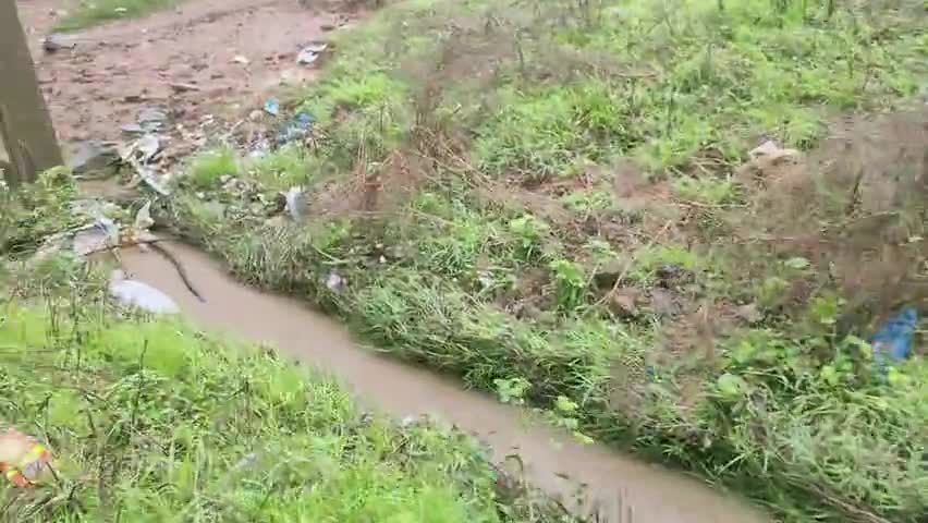 लोहरदगा: बरसात का पानी पास होने में बहुत ज्यादा दिक्कत हो रहा नाली का बिछा बीच मॉल कोटा #लोहरदगा