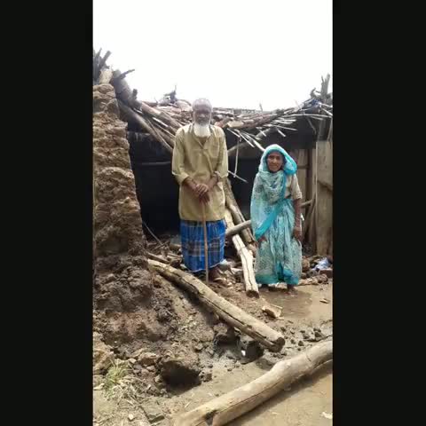 मयूरहंड: मंधनिया में बारिश के चलते गिरा कच्चा मकान, पीड़ित ने अंचलाधिकारी को आवेदन देकर PM आवास की मांग की #अंचलाधिकारी