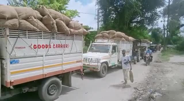 कस्बा: कसबा पूर्णिया सड़क मार्ग के रानी सती चौक पर रोज लगता है जाम, घंटों जाम में फंसी रहती है गाड़ियां #सड़क_जाम