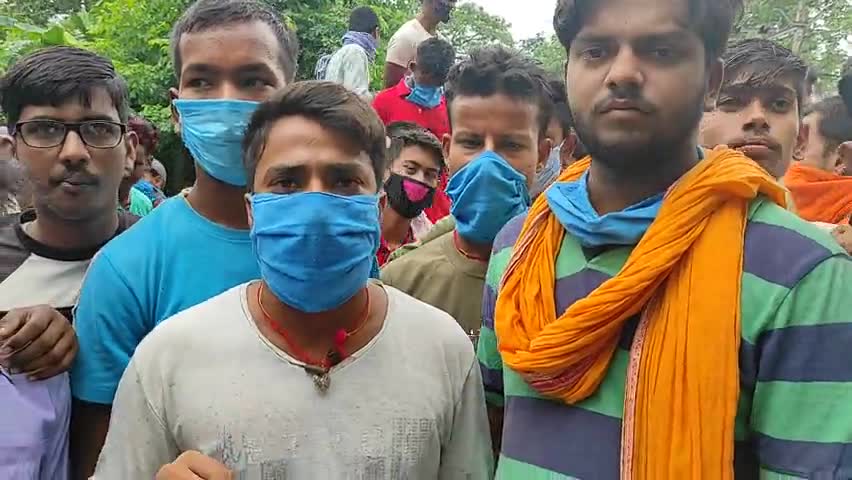 खगड़िया: #स्कूलों की अवैध वसूली को रोकने के लिए छात्रों ने किया धरना प्रदर्शन।#AVBP  #khagaria #khagaria #DMkhagaria #AVBP #bela