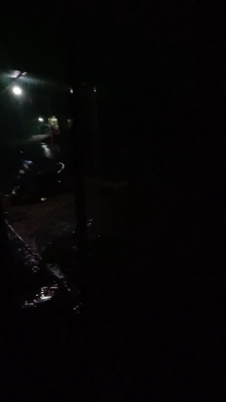चौरई: लगातर बारिश होने से हुई समस्या की बाढ़ , फसल बर्बाद , गरीब के घरों में भरा पानी , चौरई SBI शाखा में घुसा पानी 
#chourai