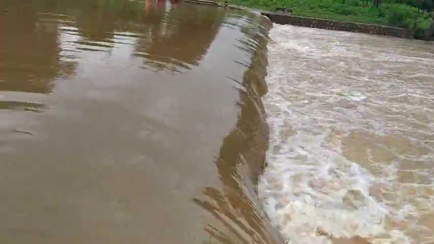 बिलाईगढ़: बिलाईगढ़-अन्तर्गत गांव दुरुग की डेम के ऊपर से बह रहा है पानी आवागमन पूरी तरह से बंद

#chhattisgarh #balodabazar