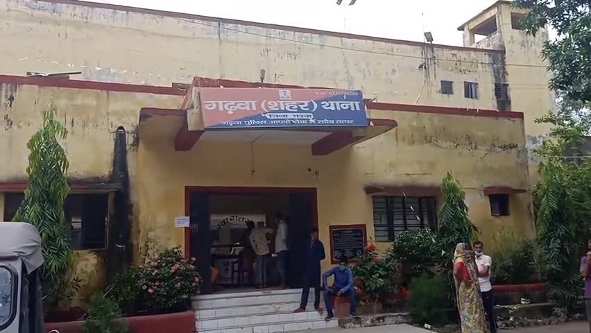 गढ़वा: सदर थाना क्षेत्र में उमेश चौबे हत्याकांड के एक आरोपी ने सदर थाने में किया आत्मसमर्पण, पुलिस पूछताछ में जुटी
#आत्मसमर्पण