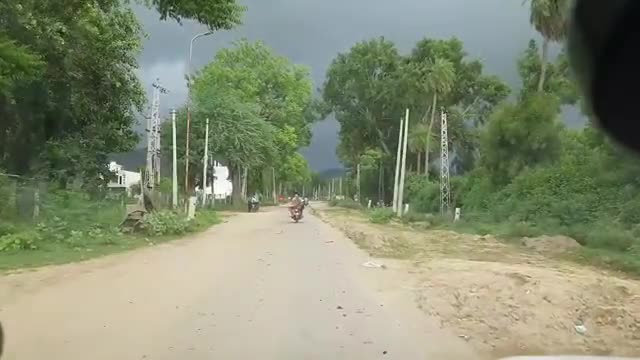 सवाई माधोपुर: सवाई माधोपुर न्यूज़: बजरिया से सवाई माधोपुर सिटी को जाने वाले रस्ते के हाल बेहाल सरकार सुन: पड़ी हुई है।#सवाई_माधोपुर