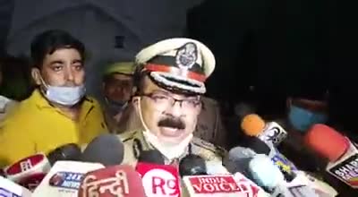 बेटी ने ही दिया #डबल_मर्डर को अंजाम, डिप्रेशन की शिकार थी, आज सुबह ही उसने अपने हाथ पर ब्लेड से किये थे कई वार । #लखनऊ