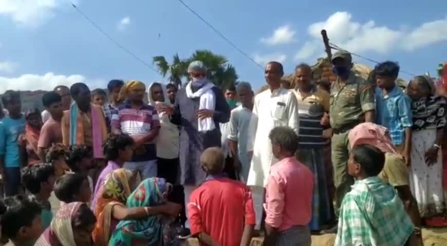 बेलागंज: चातर घाट मुसहर टोली में मृतक के परिजनों से मिले टिकारी विधायक, आपदा विभाग से मदद दिलाने का दिया आश्वासन #अभय_कुशवाहा