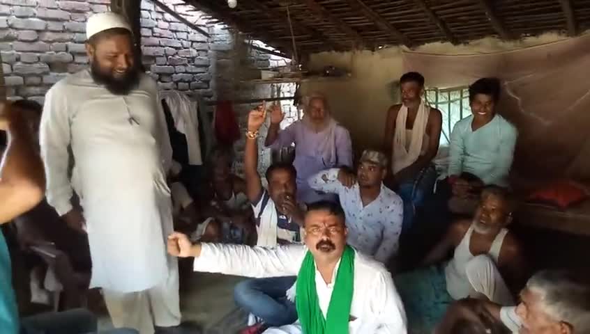 31 #हरलाखी #विधानसभा
आज करहरा पंचायत के सुगरौल गाँव  में जनसंपर्क अभियान ,
भावी राजद प्रत्याशी #विजय #मार्शल जी,
तेज रफ्