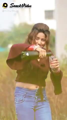 पलिया: #covd19 ﻿Ye laki road pr drink karti pae gai