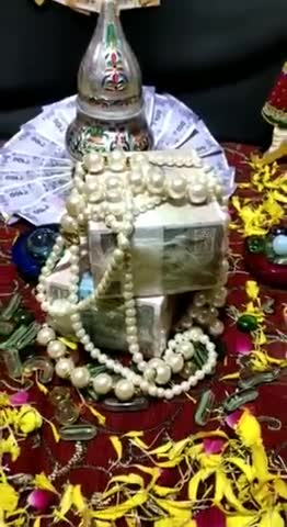 झाबुआ: जिले के कैलाश मार्ग में विराजित गणपति जी को गणेश मित्र मंडल ने ₹2.11 लाख के नोटों से सजाया #गणेश_विसर्जन