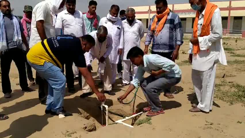 लूनकरनसर: गारबदेसर के राजकीय उच्च माध्यमिक विद्यालय में मुरली मनोहर वाटिका का किया गया लोकार्पण #लोकार्पण