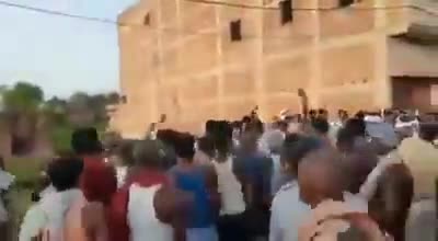 बख्तियारपुर के BJP विधायक का उन्हीं के गांव के लोगों ने जोरदार स्वागत किया जान बचाके भागे विधायक
#jagdishjhaguddu