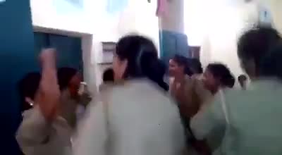 जहानाबाद: #girls police dance video﻿#girls police dance fullmasti enjoyed happened#Corona warriors enjoyed happened with dance#bhr