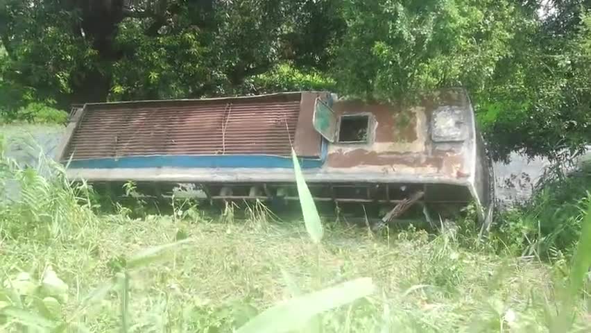नानपारा: शिवपुर और बेहरा के बीच में टिकान पुरवा के पास पलट गई? 
जिसमें लगभग 10 से 11 लोग घायल हो गए है|| #mr. Shatrughan jaiswa