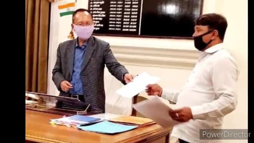 धारी: कुमाऊं कमिश्नर तक पहुंचा धारी-पैजना-धैना-लिंगरानी मोटर मार्ग का मामला, पूर्व प्रधान ने दिया ज्ञापन #कमिश्नर