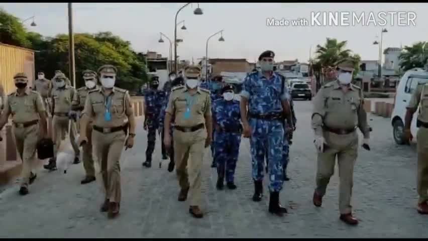 पुराने लखनऊ में पुलिस ने किया फ्लैग मार्च, देर रात चलाया वाहन चेकिंग अभियान #लखनऊ_पुलिस