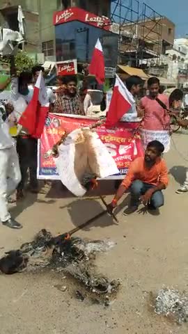 #AISF_छात्रों ने शहर में #आक्रोश_मार्च निकाल, #बिहार के #मुख्यमंत्री_नीतीश_कुमार का #पुतला_फूंका.