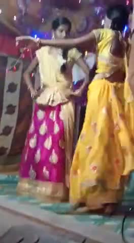 बेमेतरा: #नवागढ़ छेत्र के ग्राम गनियारी में गणेशजी के विसर्जन के बाद रात में ग्राम के छोटे छोटे बालिकाओं ने जम कर किया डांस💃💃💃