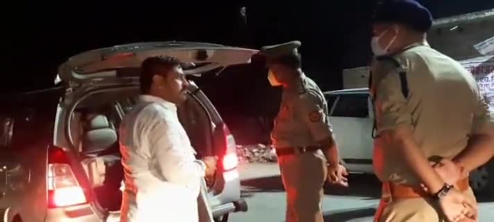 मोहनलालगंज: सिसेंडी में चल रहा जबरदस्त वाहन चेकिंग अभियान, ACP प्रवीण मलिक व इंस्पेक्टर GD शुक्ला पुलिस फोर्स के साथ मुस्तैद #acp