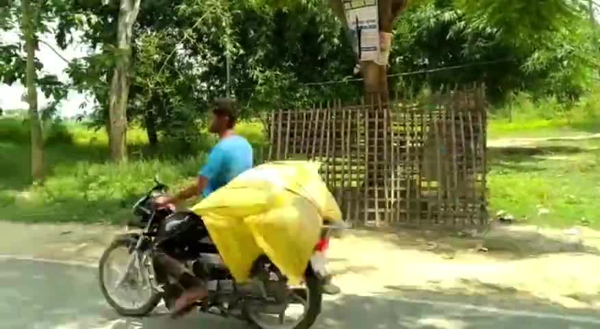 मोतिहारी: पुर्वी चम्पारण के किसानों की समस्या कोरोना#बाढ़#यूरिया खाद दुगुने दाम पर खरीदने पर विवश।प्रशासन अनजान