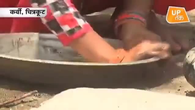 उत्तर प्रदेश के #चित्रकूट के #गोंडा_गांव की मासूम आदिवासी बच्चियों का किस तरह से #बलात्कार किया जाता है।

#रामराज्य