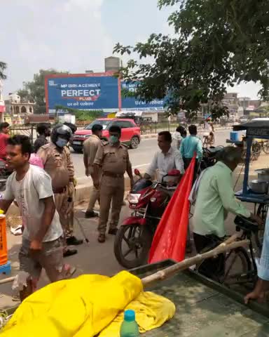 हसनगंज: नवाबगंज नगर पंचायत प्रशासन ने पुलिस बल के साथ भ्रमण कर राजमार्ग से हटवाया अतिक्रमण #नगर_पंचायत #कार्रवाई