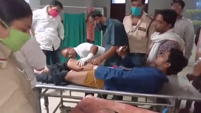 दतिया: गल्ला मंडी दतिया में रूपए के लेनदेन को लेकर दो गुटों में हुई ताबड़तोड़ फायरिंग, एक ही पक्ष के चार लोग हुए घायल #गोलीकांड