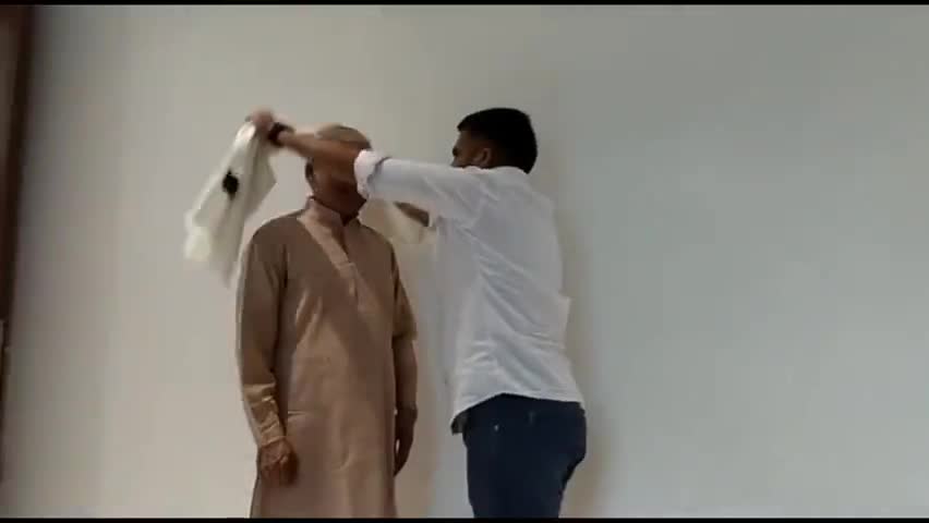 करहल: करहल में शिक्षक दिवस पर पूर्व सांसद तेज प्रताप यादव ने शिक्षकों को किया सम्मानित #पूर्व_सांसद #शिक्षक_दिवस