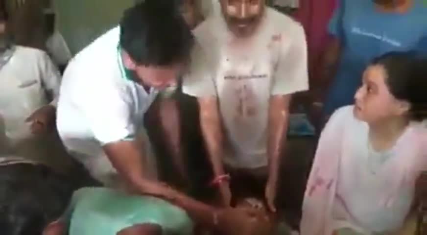 पुलिस की उपस्थिति में आज दिनदहाड़े लखीमपुर में 3 बार के विधायक रहे श्री निर्वेन्द्र मुन्ना जी की निर्मम हत्या #निंदनीय