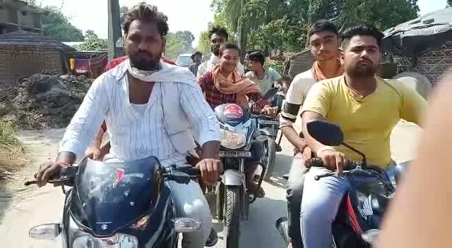 मोरवा: मोरवा में वीआईपी कार्यकर्ताओं ने प्रदेश उपाध्यक्ष सुरेश निषाद के नेतृत्व में चलाया जनसंपर्क अभियान #चुनाव #वीआईपी